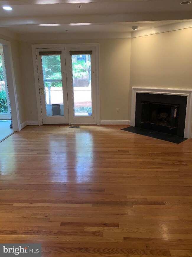 8309 Turnberry Ct, Potomac, MD 20854 - photo 4