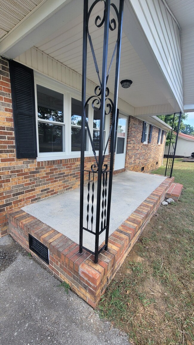 118 Lakeside Dr, Rock Island, TN 38581 - photo 2