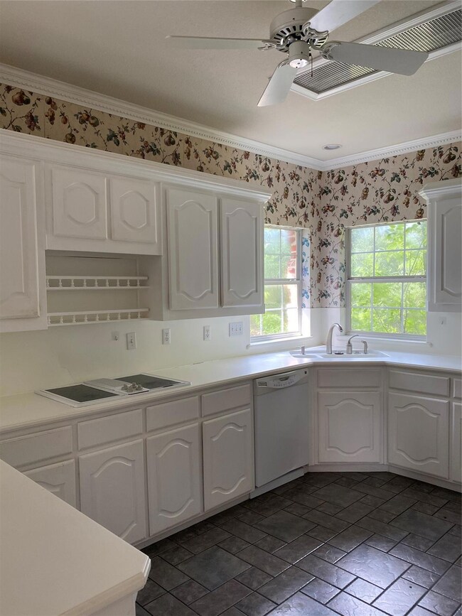 1061 White Bluff Dr, Whitney, TX 76692 - photo 3