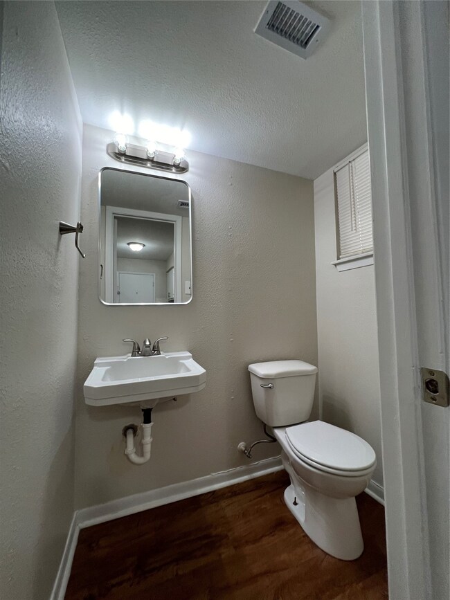 2400 5th St unit 8, Bay City, TX 77414 - photo 7