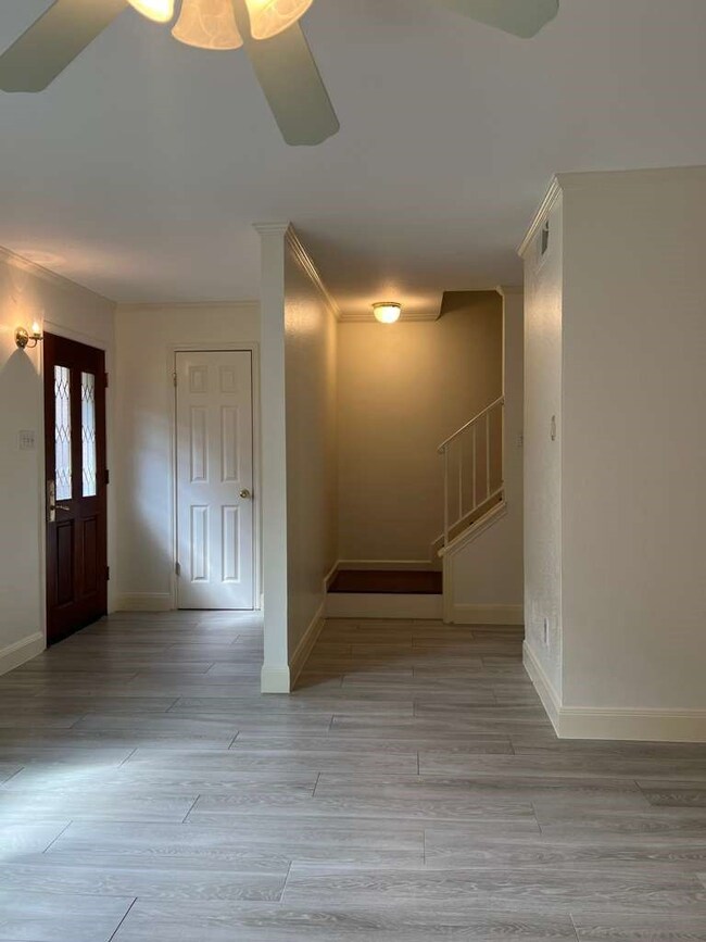 5817 Valley Forge Dr unit 90, Houston, TX 77057 - photo 4