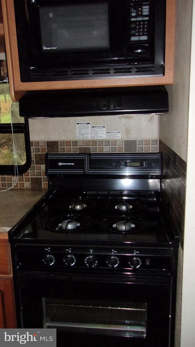 0 Rt 220 2 unit WVMI2002872, Keyser, WV 26726 - photo 5