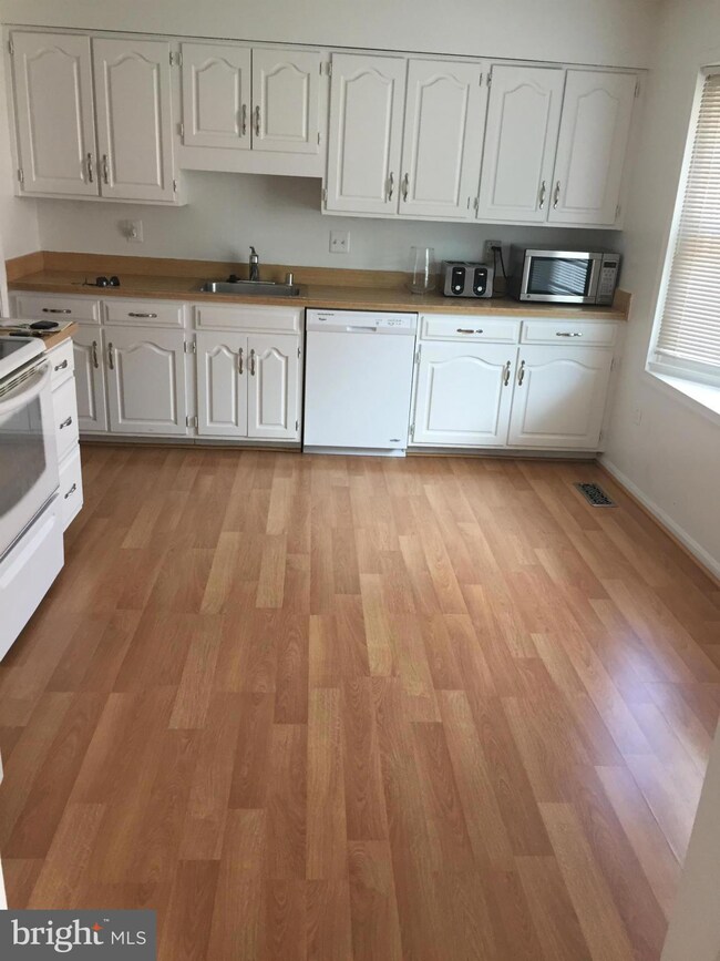 6052 Morgan Ct, Alexandria, VA 22312 - photo 6