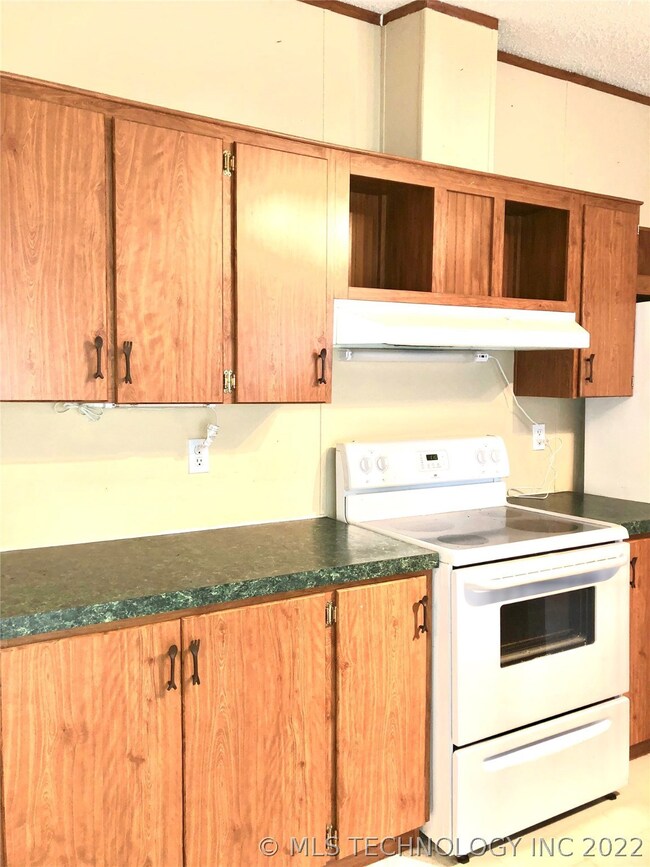 2nd side of kitchen
