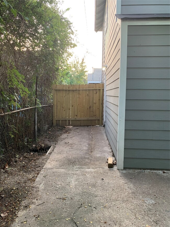 8918 Manus St unit A, Houston, TX 77093 - photo 6