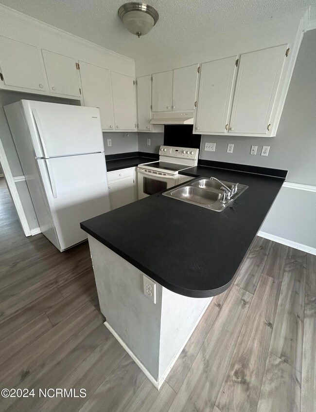 2300 Vineyard Dr Kitchen