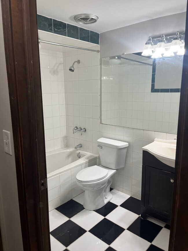 1102 Williamsburg Rd, Country Club Hills, IL 60478 - photo 7