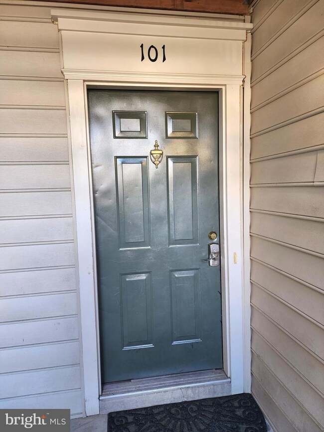 9240 Cardinal Forest Ln unit 101, Lorton, VA 22079 - photo 3