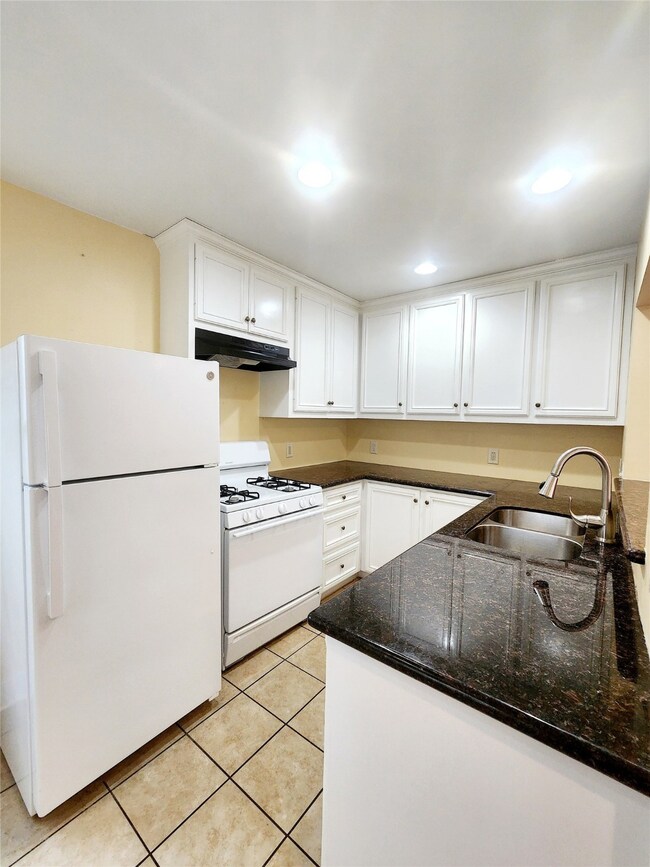 725 E 10 1 2 St unit B, Houston, TX 77008 - photo 5