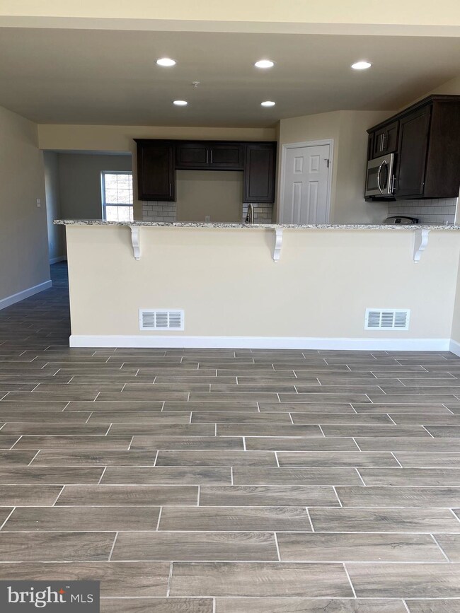 526 Arietta Ct, Reading, PA 19605 - photo 2