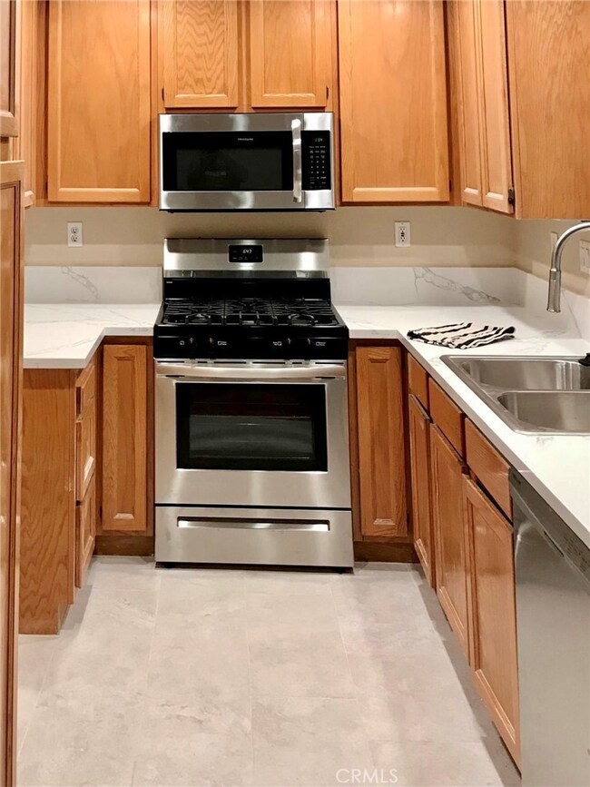 25742 Perlman Place unit B, Stevenson Ranch, CA 91381 - photo 2