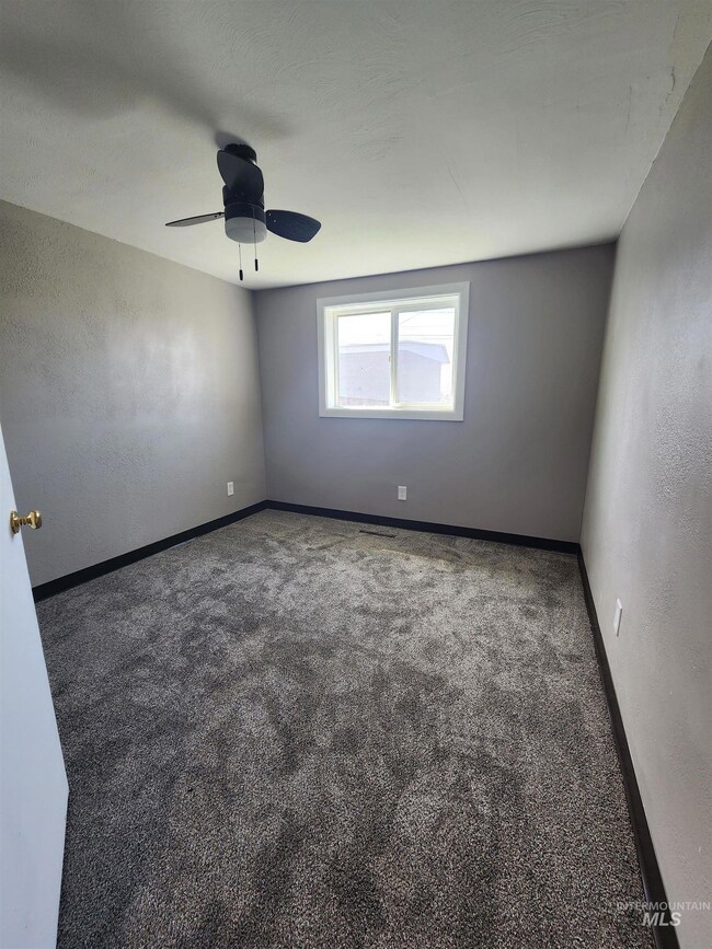 209 W 25th St, Burley, ID 83318 - photo 7