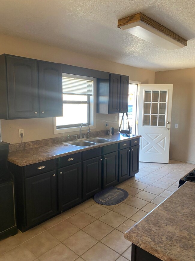1517 Mountain View Ave, Alamogordo, NM 88310 - photo 3