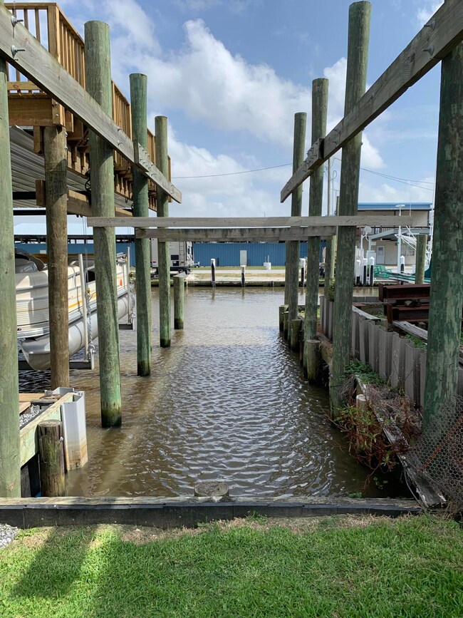 201 Beacon Ln, Cypremort Point, LA 70538 - photo 3