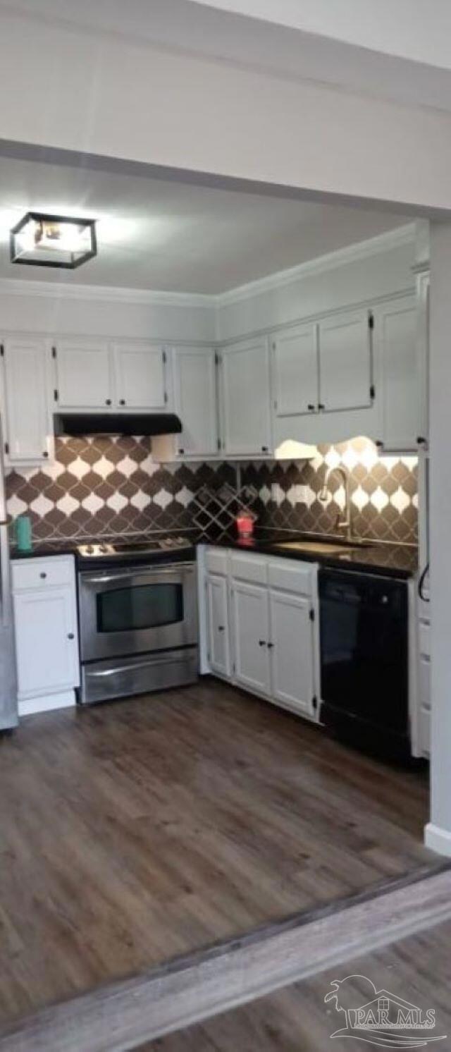 Kitchen with updated backsplash