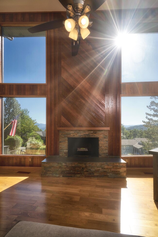 1769_NE Hillcrest (5)