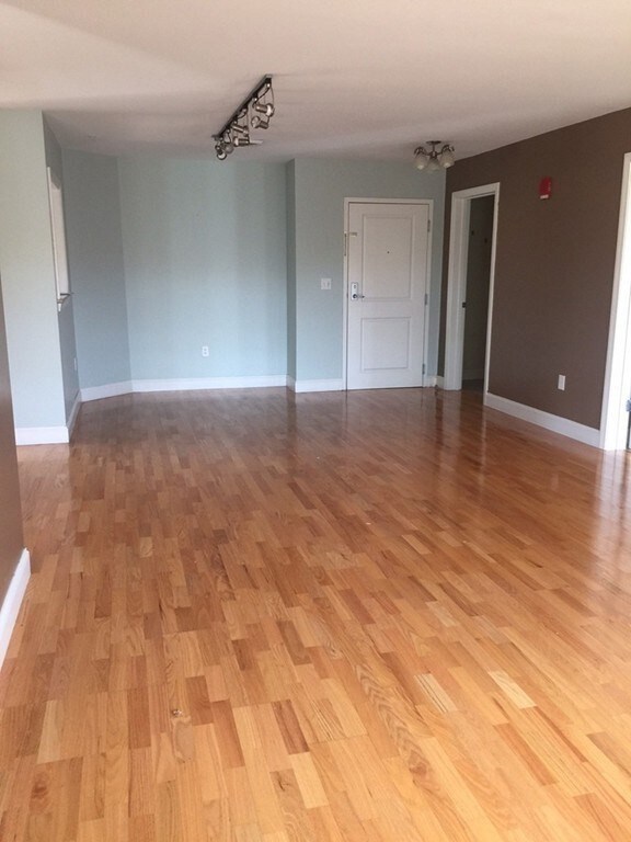 318 Rindge Ave unit 316, Cambridge, MA 02140 - photo 4