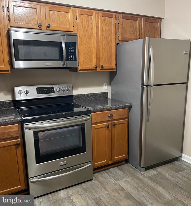 Clipper Cay unit 111, Annapolis, MD 21401 - photo 2