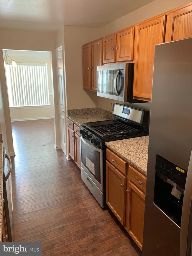 6512 Lake Park Dr unit 1J, Greenbelt, MD 20770 - photo 3