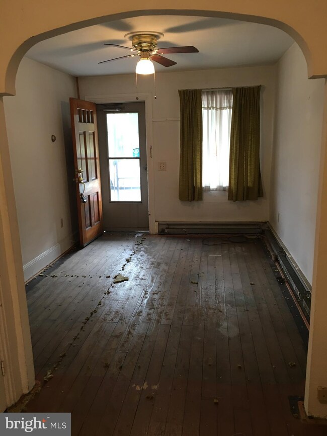 19 W Carroll St, Saint Clair, PA 17970 - photo 4