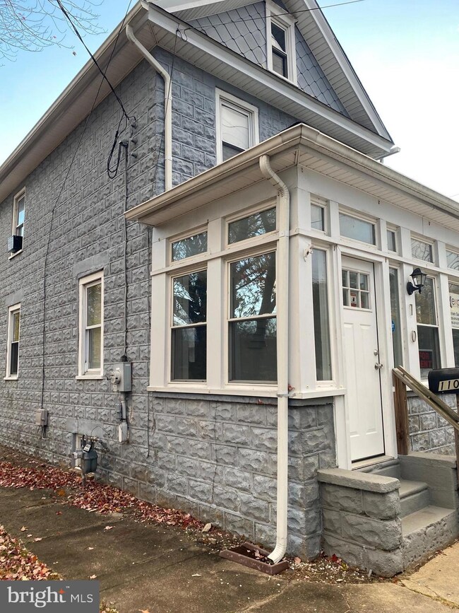 110 W Monroe St, Paulsboro, NJ 08066 - photo 4
