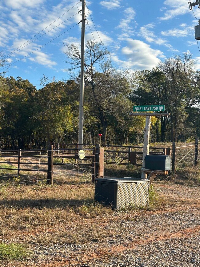 20463 W 750 Rd unit E2SW4 of Sec21-17N-5, Crescent, OK 73028 - photo 6