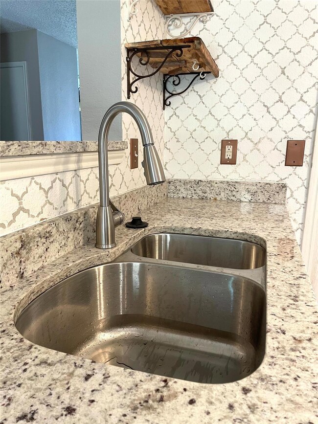 9100 Seven Oaks Ln, Denton, TX 76210 - photo 6