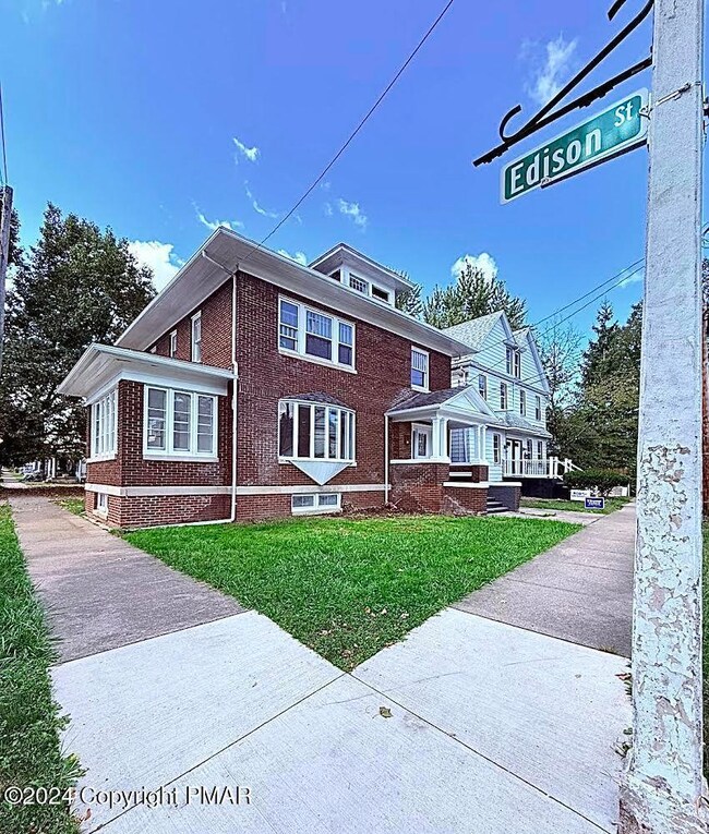 276 Academy St, Wilkes Barre, PA 18702 - photo 5