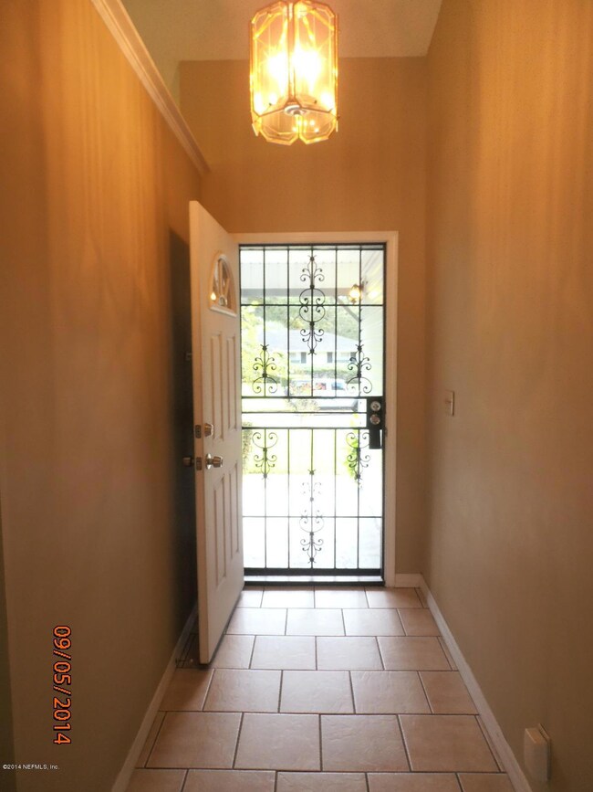 528 Matterhorn Rd, Jacksonville, FL 32216 - photo 5