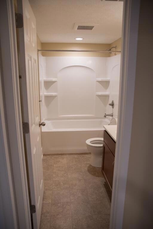 303 Shoreside South Dr SE, Grand Rapids, MI 49548 - photo 7