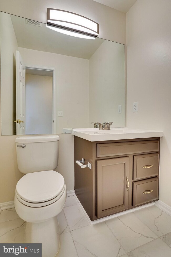 9266 Cardinal Forest Ln unit 9266D, Lorton, VA 22079 - photo 6