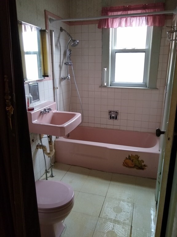 948 Lakeview Ave, Lowell, MA 01850 - photo 6