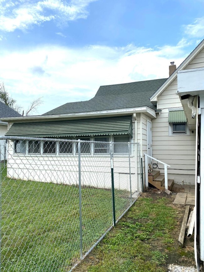 729 A St NE, Linton, IN 47441 - photo 4