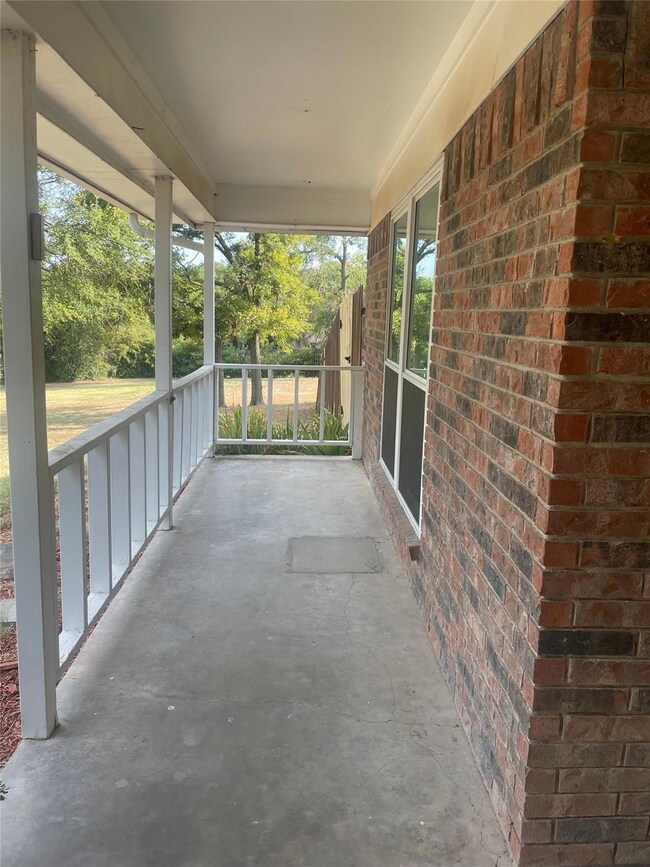 1516 Oakridge Ct W, Azle, TX 76020 - photo 2