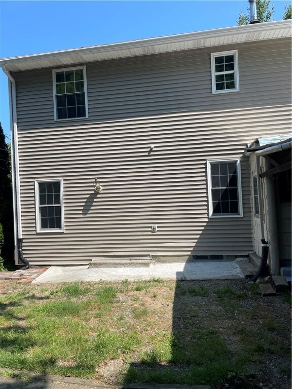 48 Lonsdale St, West Warwick, RI 02893 - photo 2