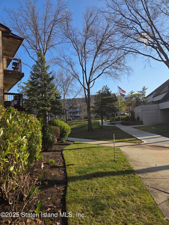 15 Kathy Place unit 3A, Staten Island, NY 10314 - photo 5