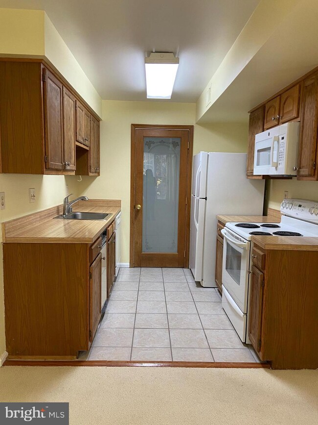 20252 Shipley Terrace unit 6-C-202, Germantown, MD 20874 - photo 6