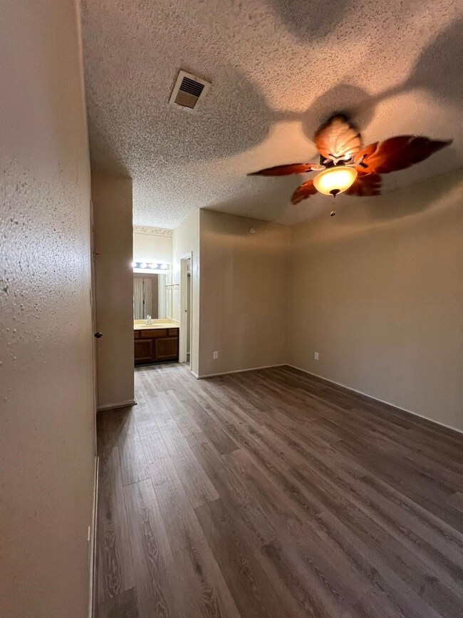 17417 Red Oak Dr unit 106, Houston, TX 77090 - photo 5