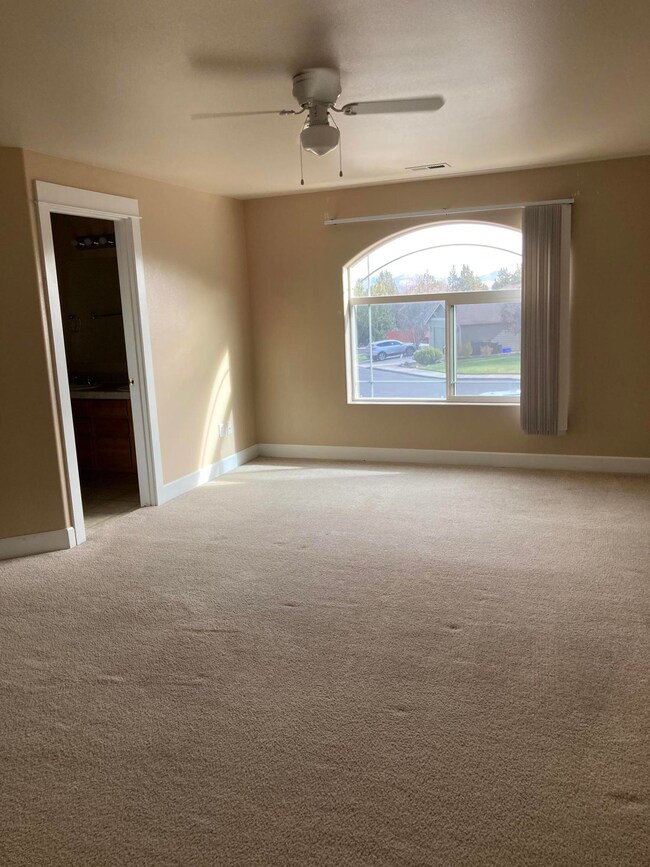 2247 SW Lava Ct, Redmond, OR 97756 - photo 4