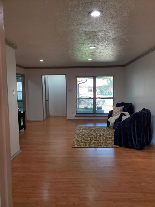 7424 Walling Ln, Dallas, TX 75231 - photo 4