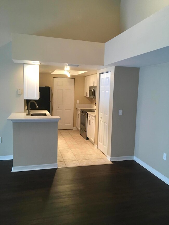 4197 N Haverhill Rd unit 211, West Palm Beach, FL 33417 - photo 5