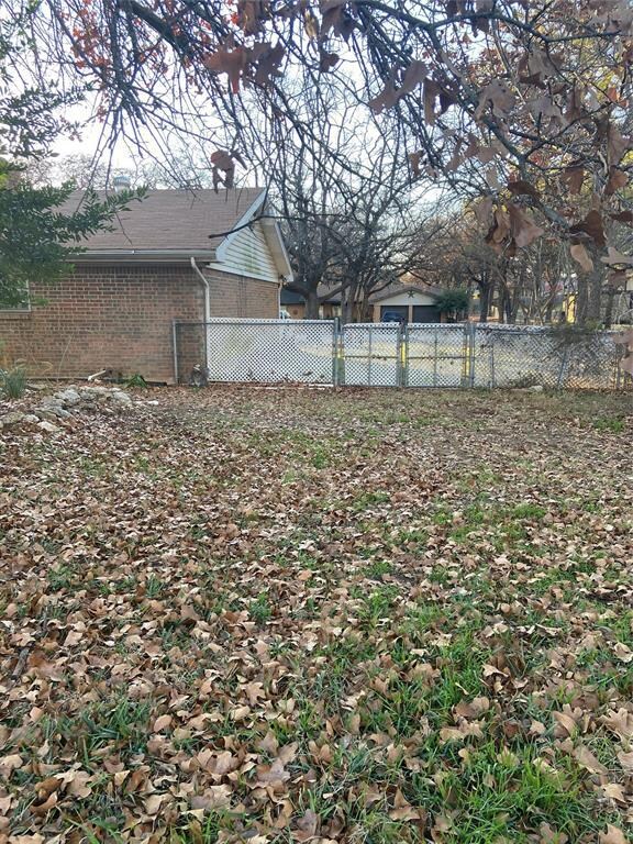 820 Red Bud Dr, Azle, TX 76020 - photo 7