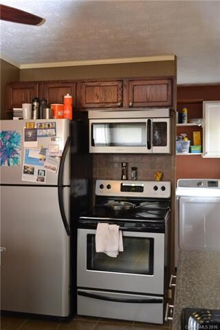 Eat-in Kitchen