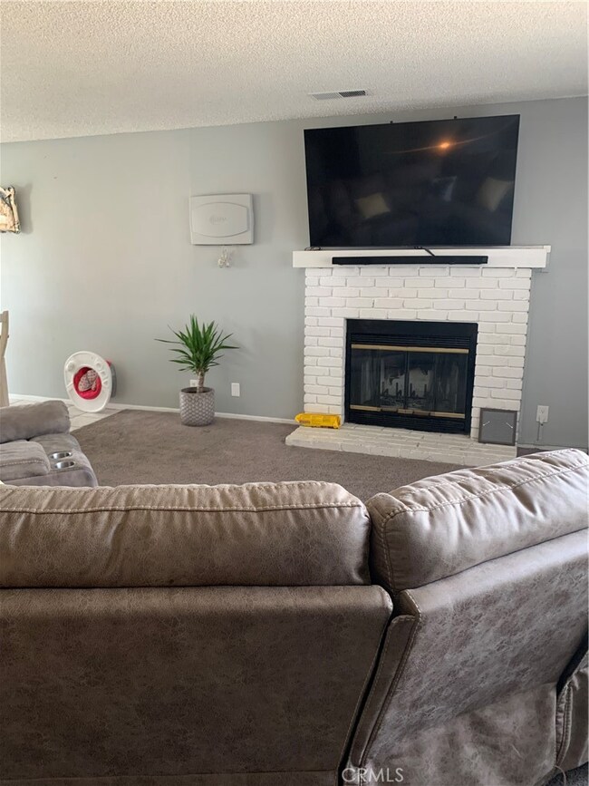 16227 Wimbleton Dr, Victorville, CA 92395 - photo 5