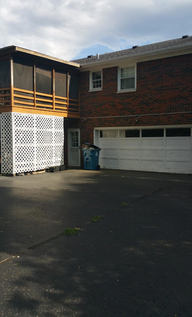 519 Chesapeake Dr, Harrodsburg, KY 40330 - photo 2