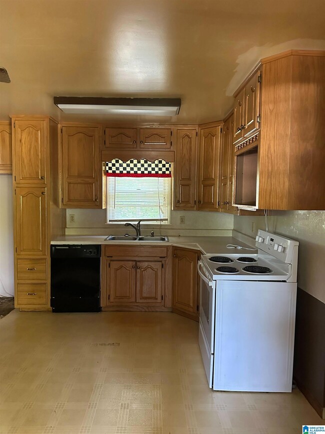 2536 2nd Place NW, Center Point, AL 35215 - photo 5