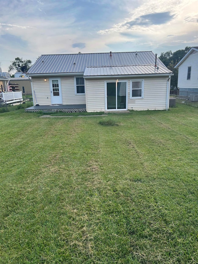 813 Ivy St, Waynesboro, VA 22980 - photo 2