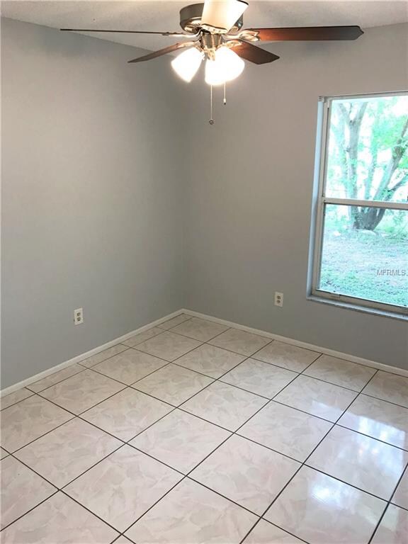 5453 Genevieve Cir, Zephyrhills, FL 33542 - photo 4