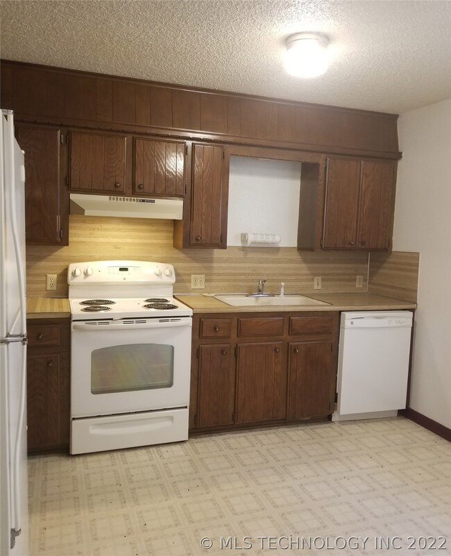 120 W Muskogee Ave, Sapulpa, OK 74066 - photo 2