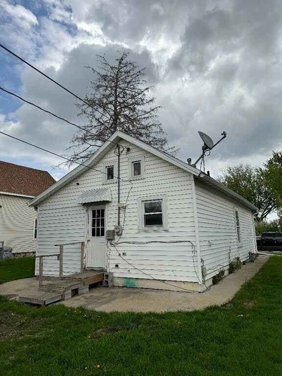 1506 K St SW, Cedar Rapids, IA 52404 - photo 2